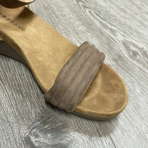 Lucky Brand Kellio Leather Ankle Strap Wedge Sandal Taupe Brown 6.5M - Picture 15 of 16